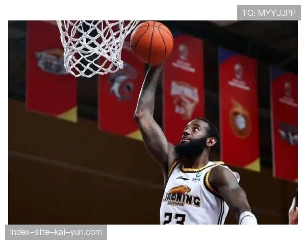 桑普森成为广厦高压防守拼图 从普通外援变身CBA詹姆斯